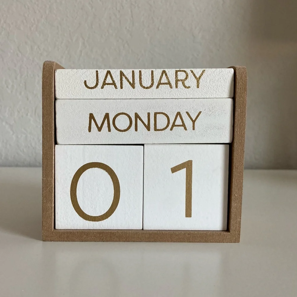 Wooden Desk Top Calendar